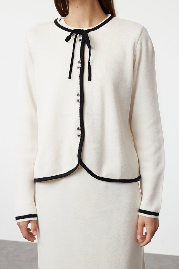 Ecru black-contrast trimmed buttoned cardigan close-up