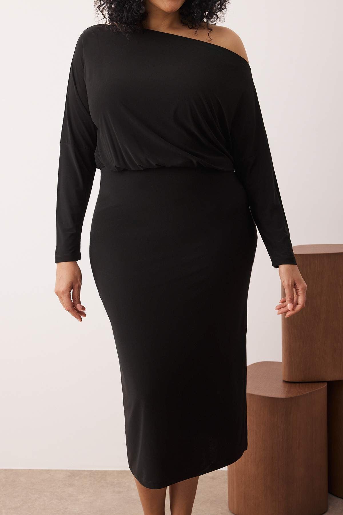 Curve Black Plain Asymmetric One-Shoulder Shirred Waist Stretchy Midi Knit Dress
